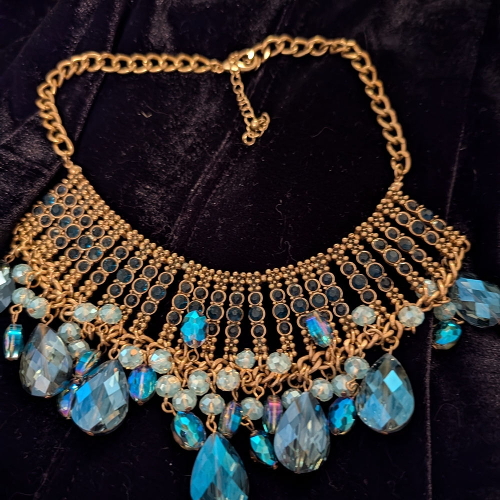 Chic Gold and Blue Gem Necklace